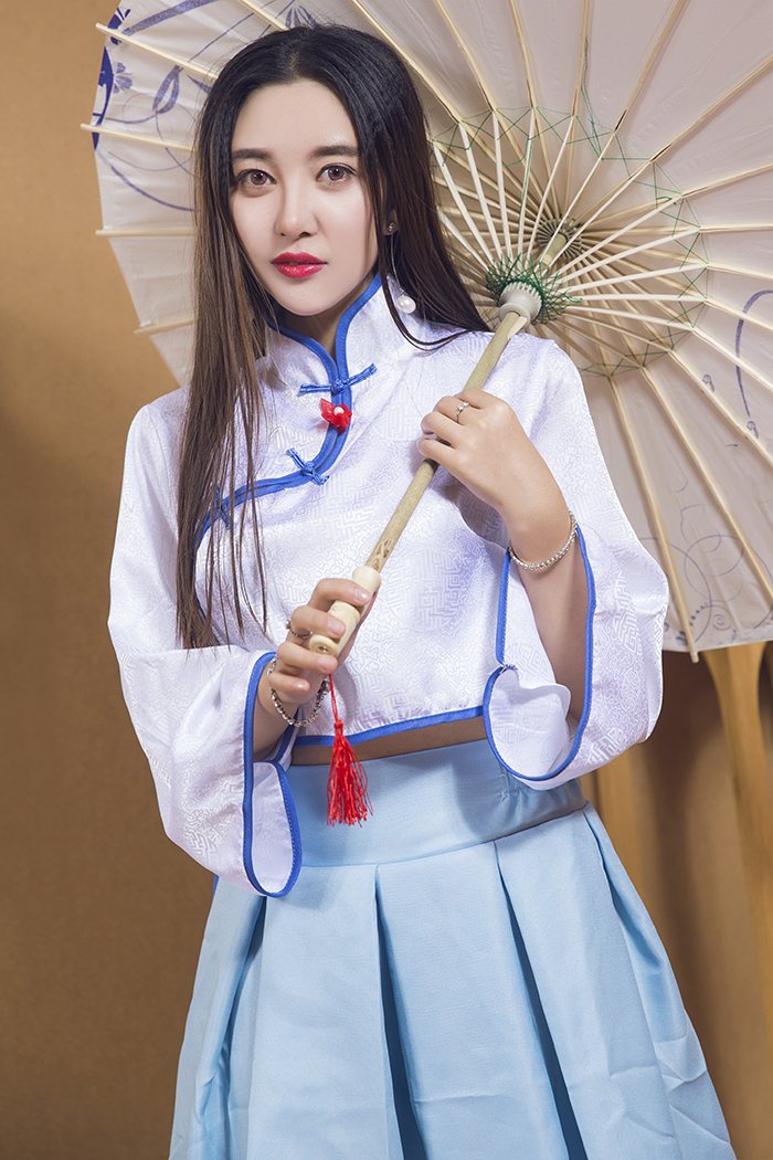 李梓熙图片