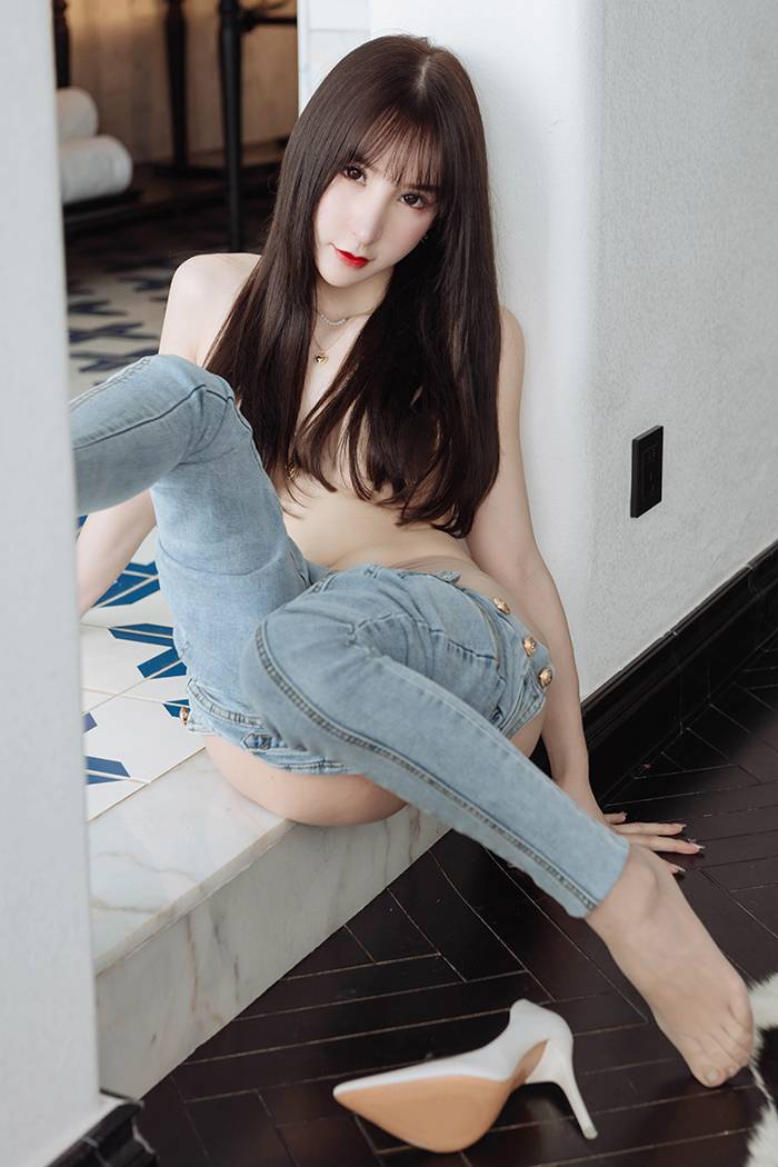 亚洲美女模特火辣多情女秘书周于希嫩白肉丝半裸赤身蜜臀飘香高清美女图片图片