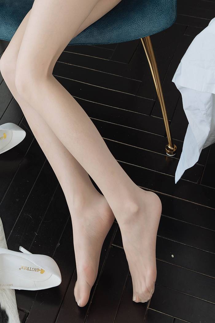 亚洲美女模特火辣多情女秘书周于希嫩白肉丝半裸赤身蜜臀飘香高清美女图片图片