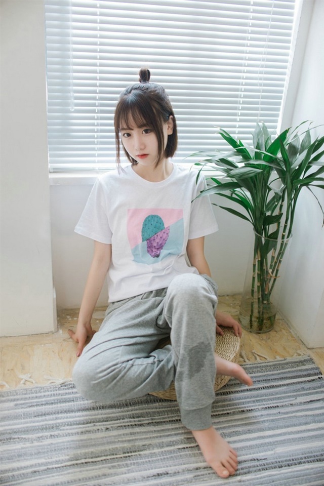 甜美短发美少女唯美写真iPhone壁纸图片