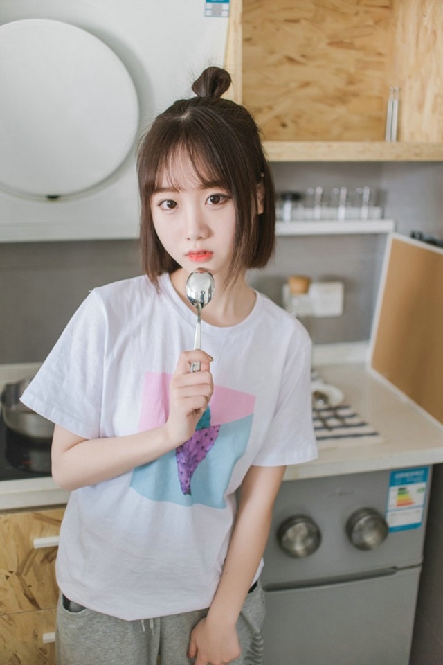 甜美短发美少女唯美写真iPhone壁纸图片