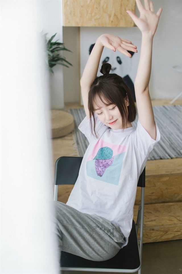 甜美短发美少女唯美写真iPhone壁纸图片