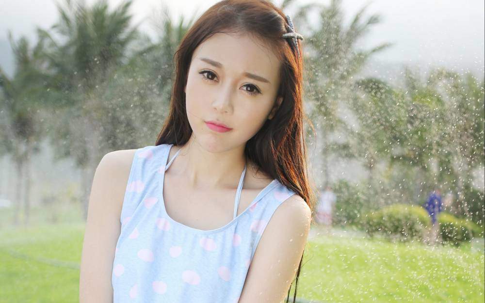 海边美女图片