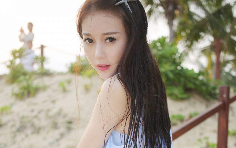 海边美女图片