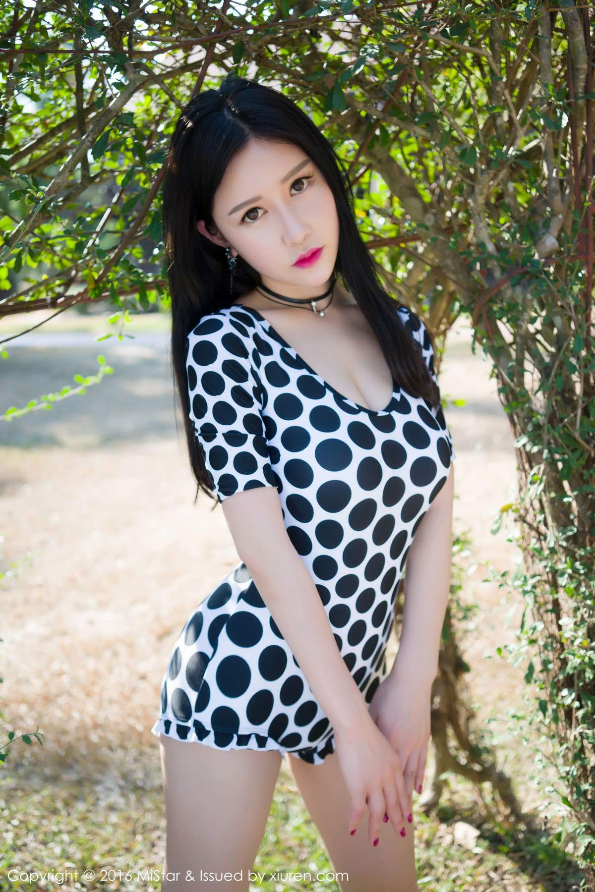 户外美女图片