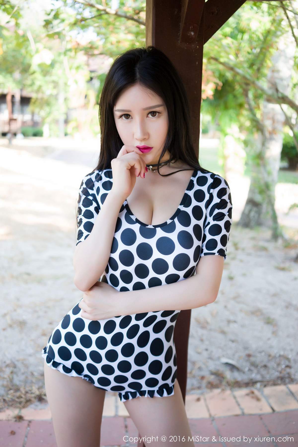 户外美女图片