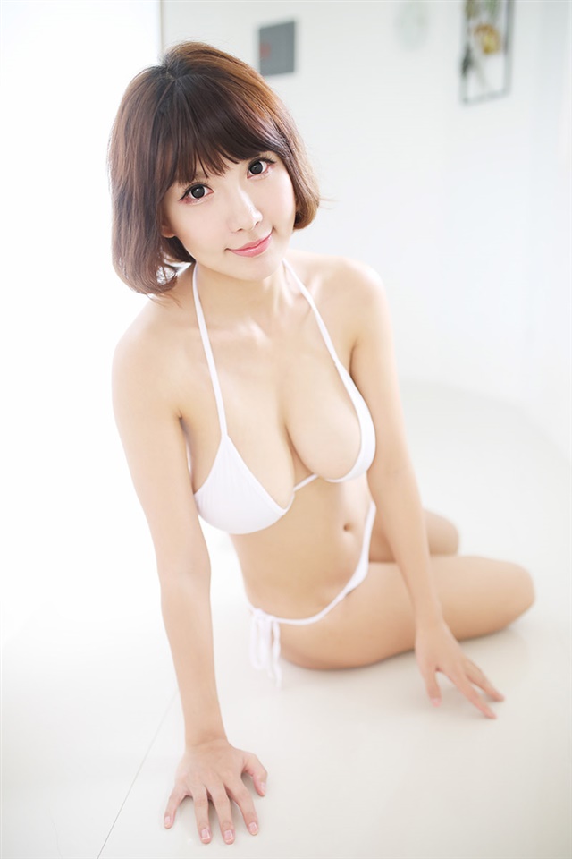 短发性感美女美乳翘臀手机桌面壁纸图片