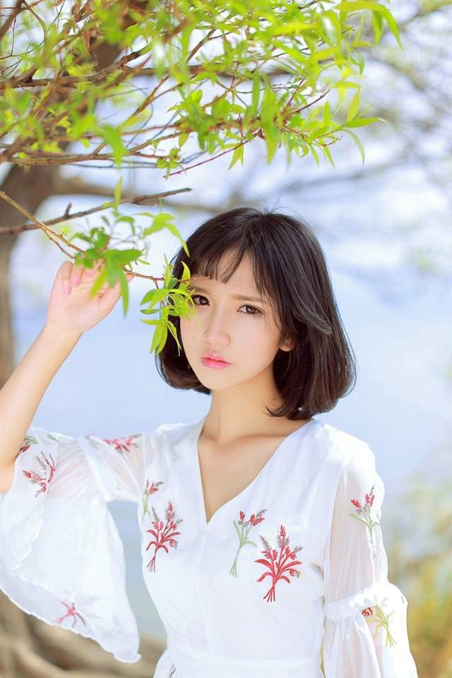短发性感美女美乳翘臀手机桌面壁纸图片