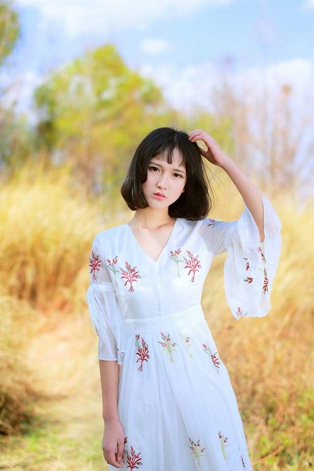 短发性感美女美乳翘臀手机桌面壁纸图片