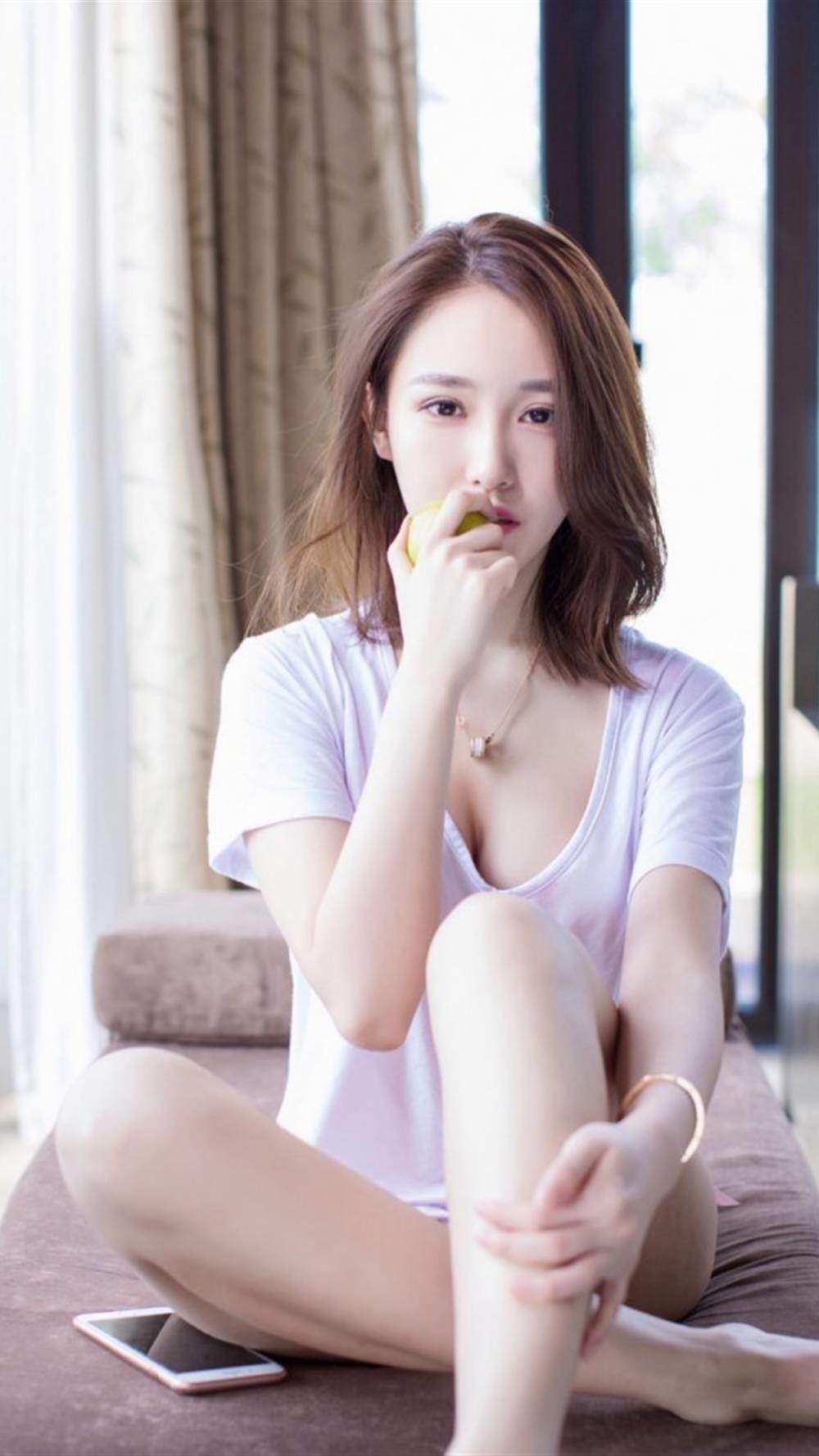 短发性感美女美乳翘臀手机桌面壁纸图片