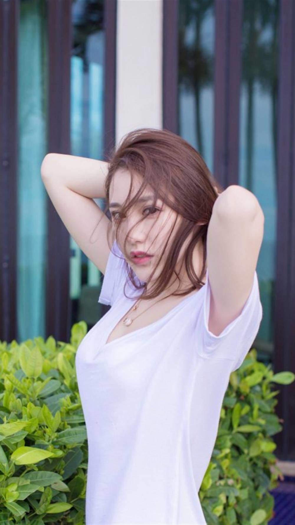 短发性感美女美乳翘臀手机桌面壁纸图片