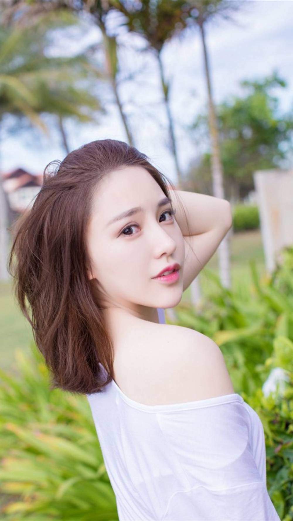 短发性感美女美乳翘臀手机桌面壁纸图片