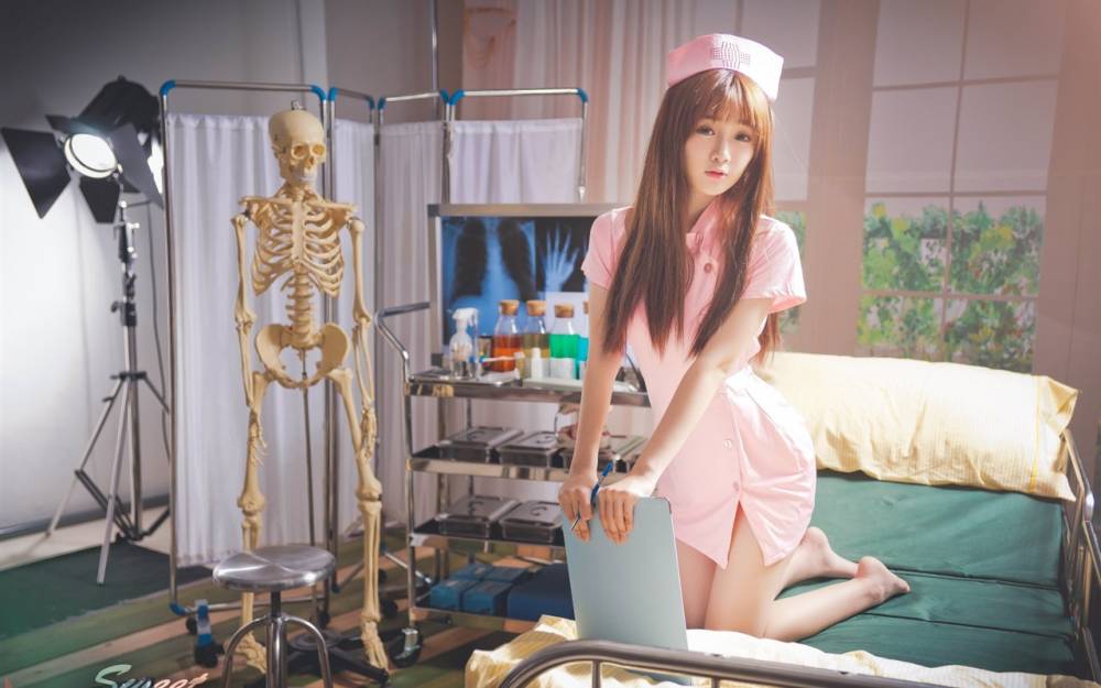 制服美女图片