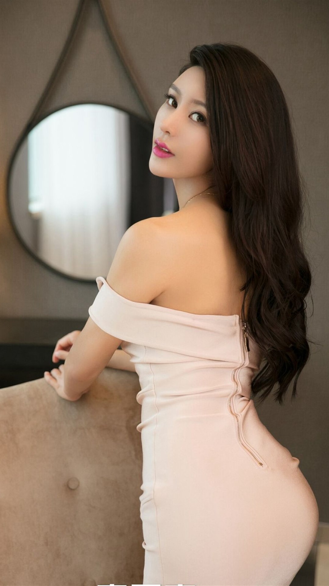 短裙美女图片