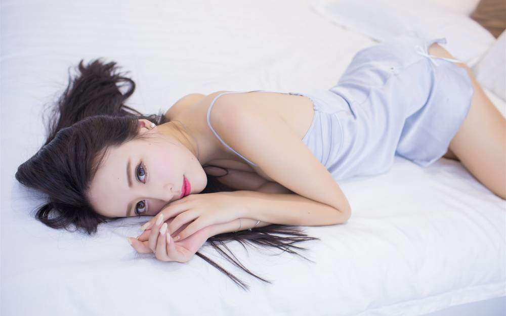 睡衣美女图片