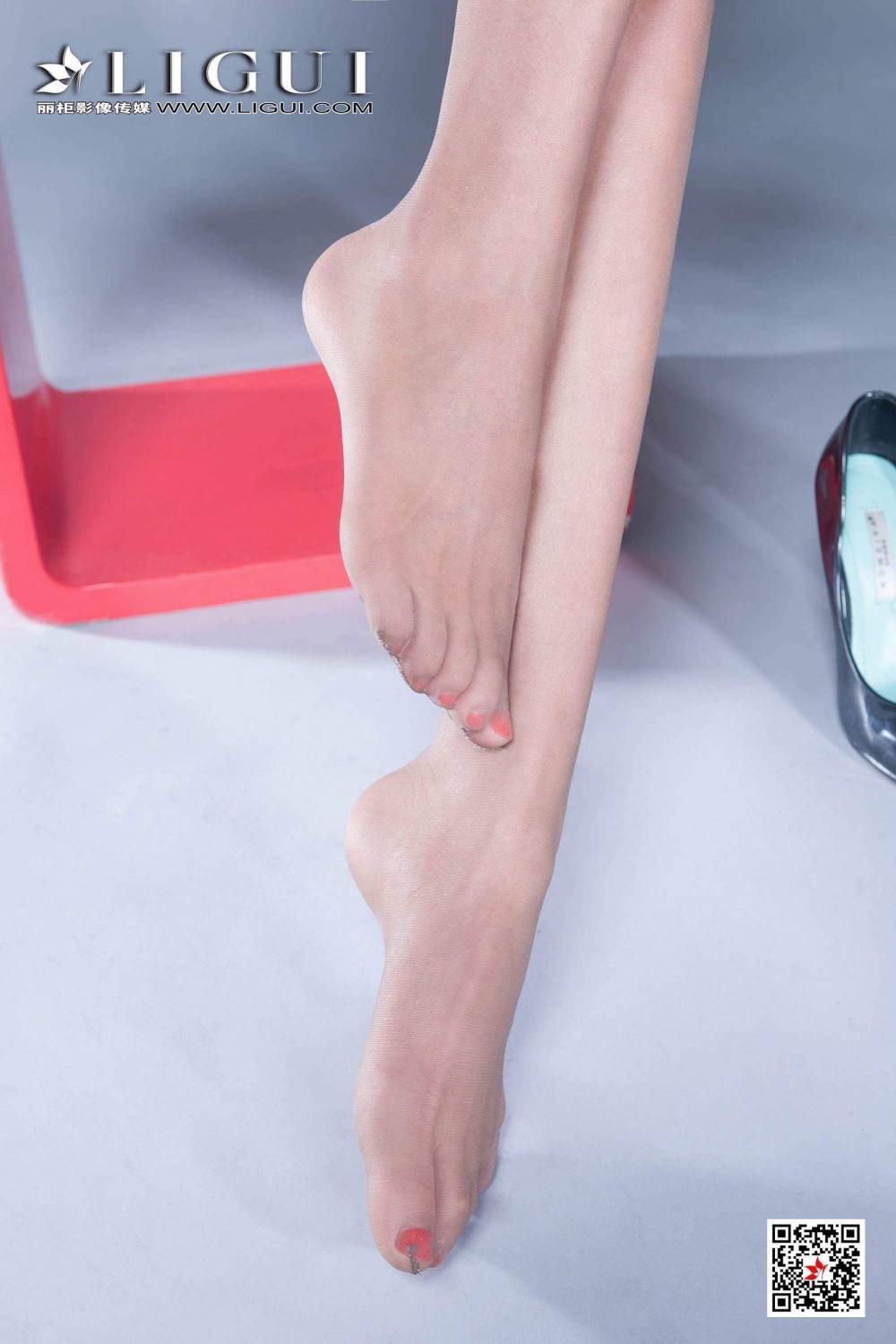 亚洲美女[LiGui丽柜]网络丽人Model潼潼长腿秘书丝足高跟美腿图片