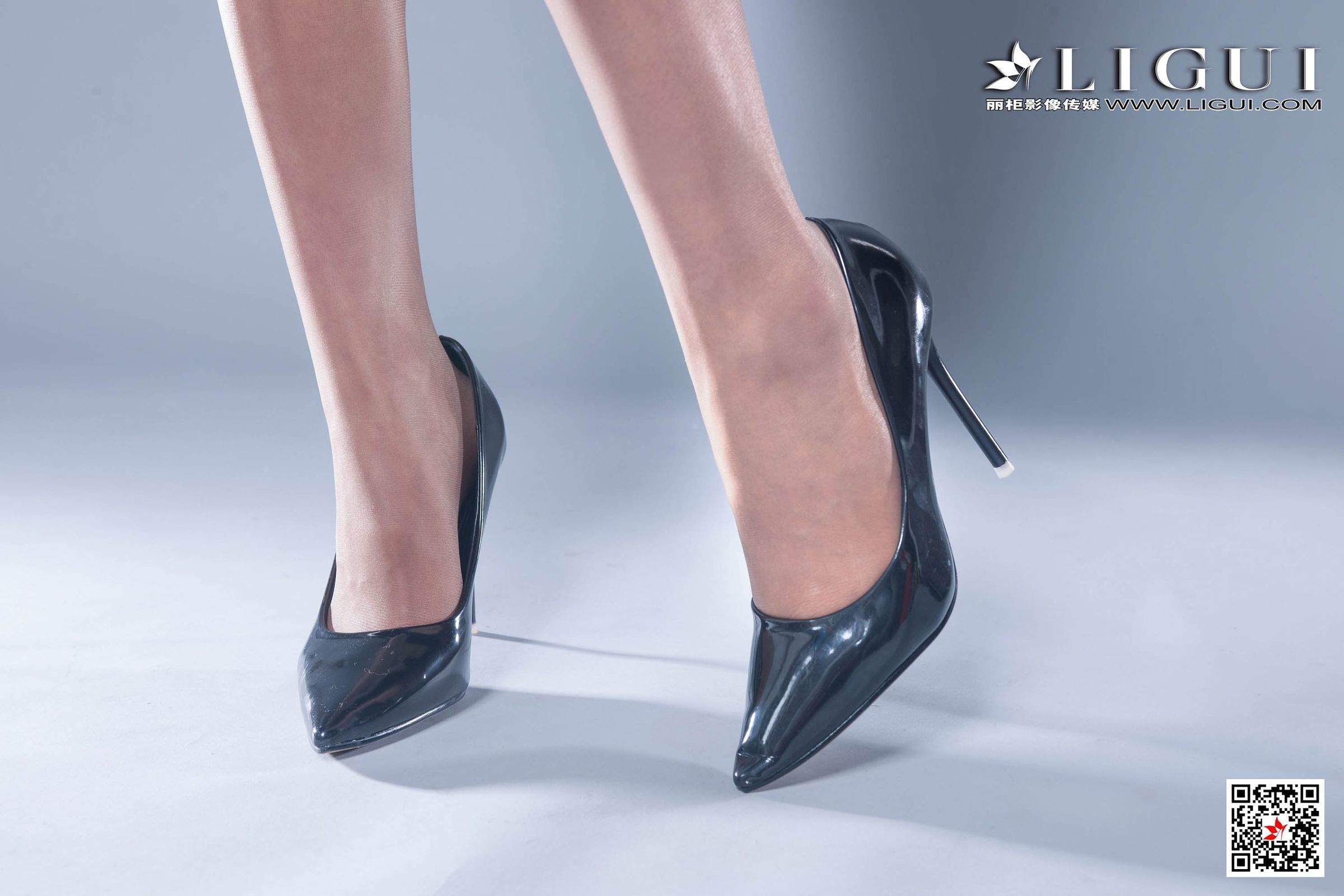 亚洲美女[LiGui丽柜]网络丽人Model潼潼长腿秘书丝足高跟美腿图片