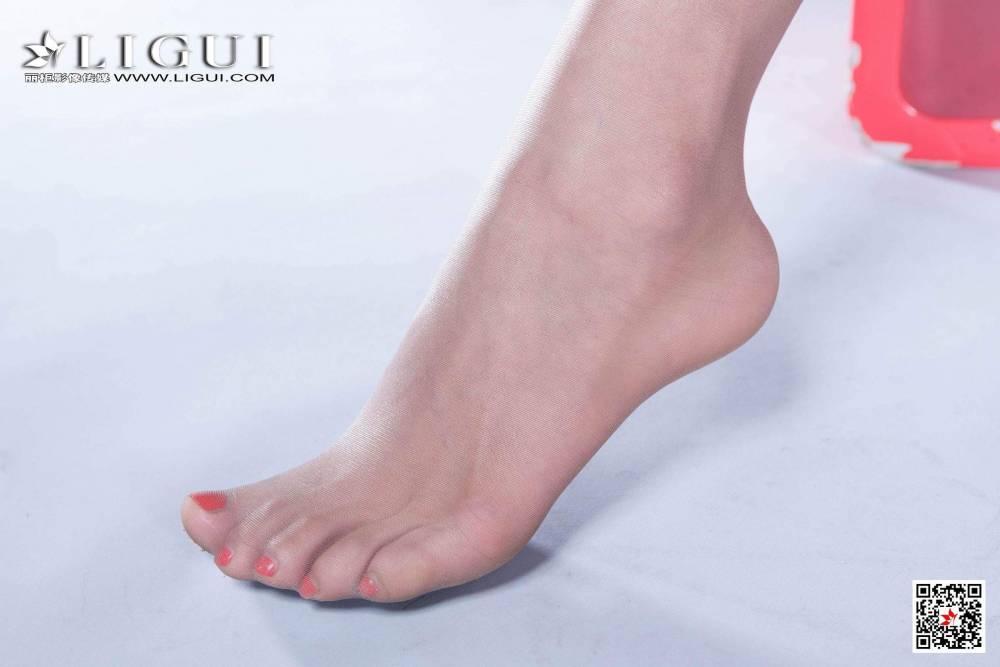 亚洲美女[LiGui丽柜]网络丽人Model潼潼长腿秘书丝足高跟美腿图片