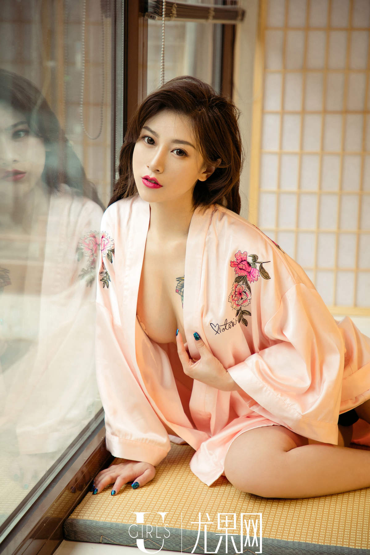 亚洲中年美女杜花花花枝招展高清熟女写真集图片