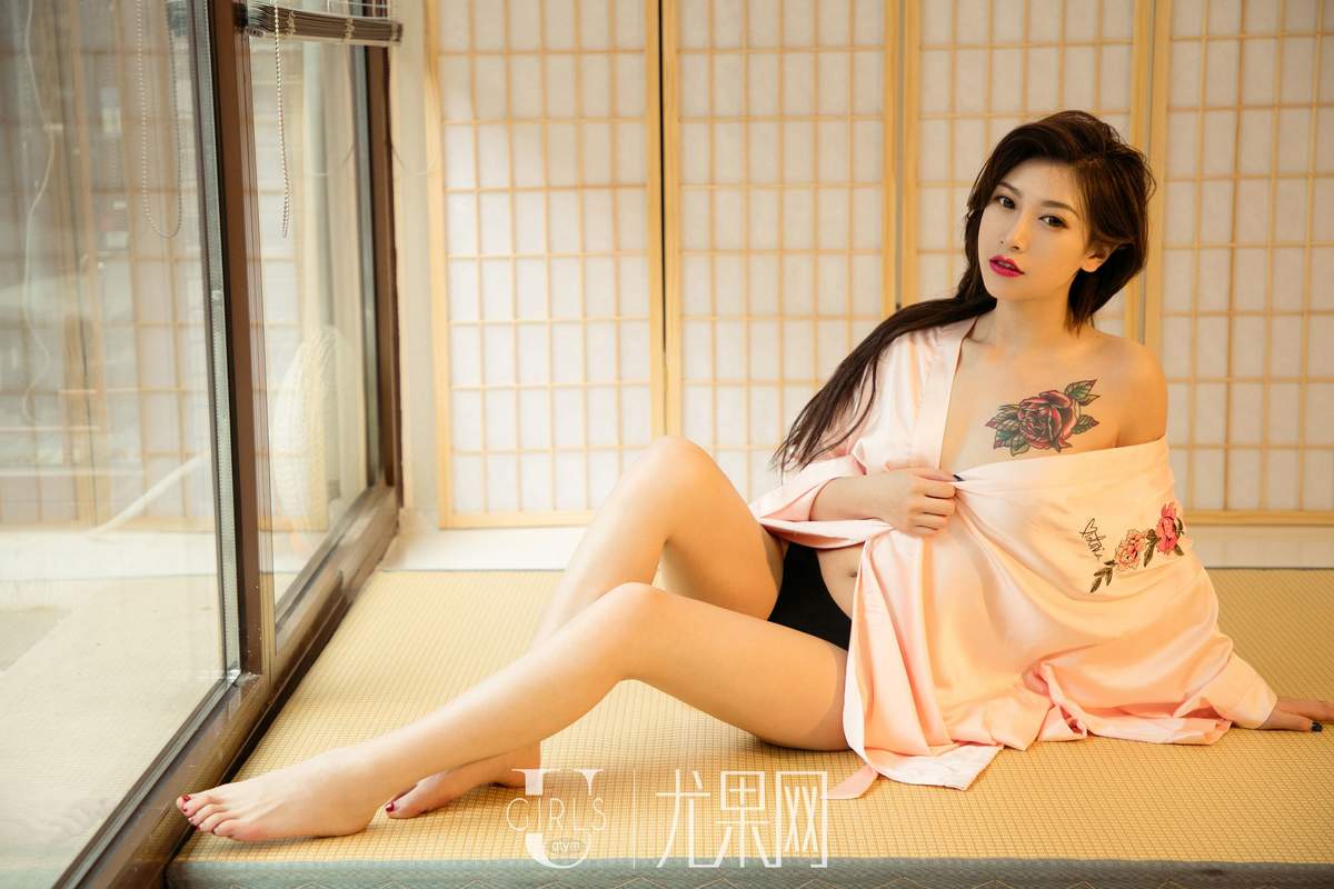 亚洲中年美女杜花花花枝招展高清熟女写真集图片