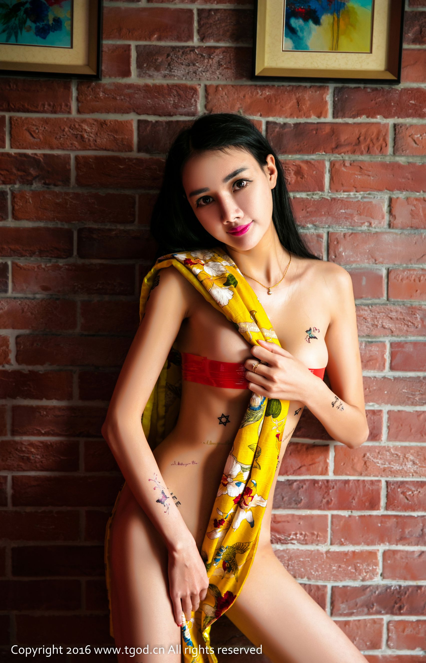 婕西儿jessie偷拍模特美女在浴室洗澡湿身秀浑圆雪乳写真图片图片
