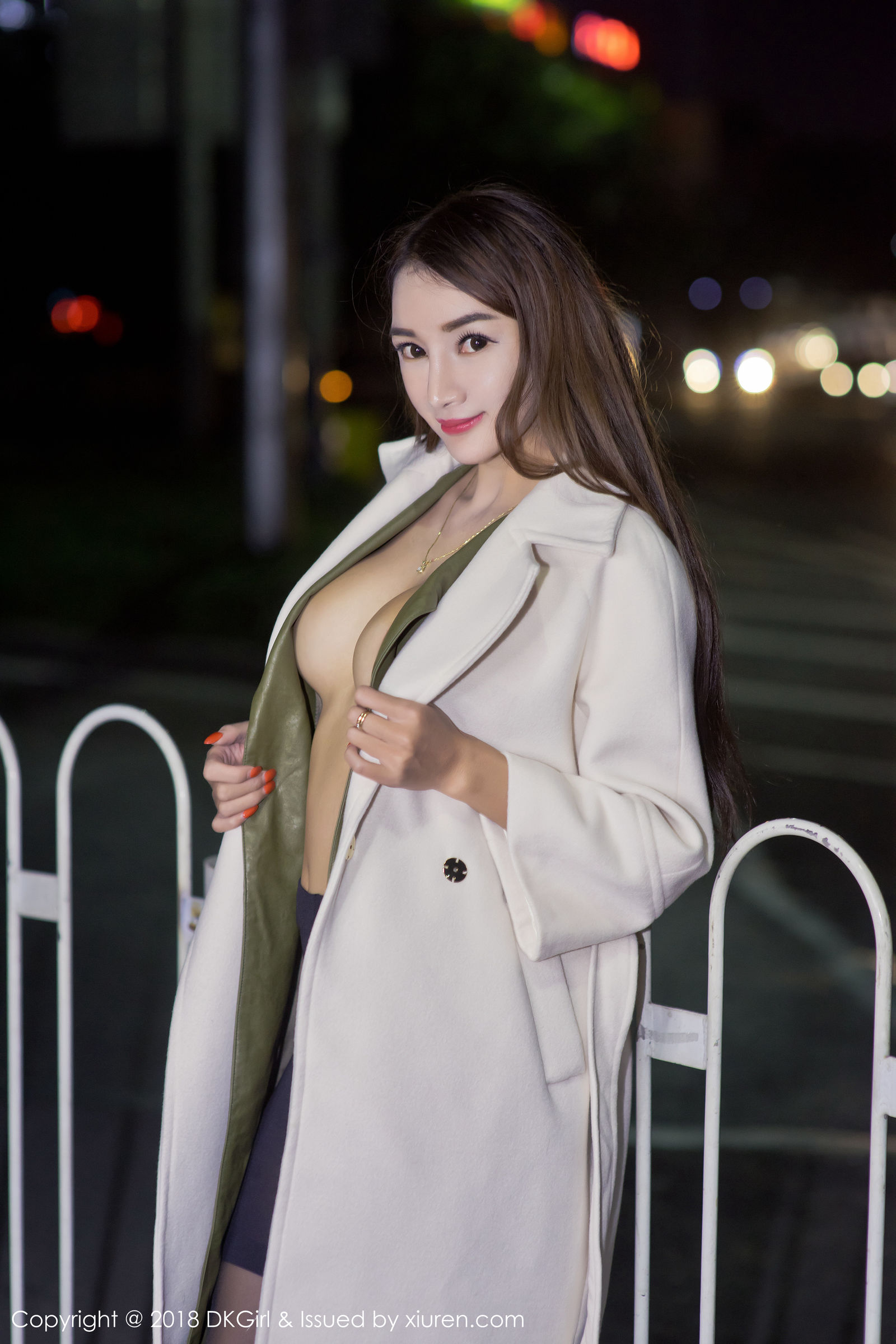婕西儿jessie偷拍模特美女在浴室洗澡湿身秀浑圆雪乳写真图片图片
