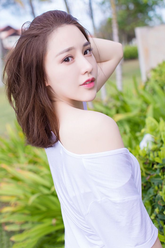 萌系少女刘奕宁Lynn酥胸覆白色情趣内衣模特壁纸图片图片