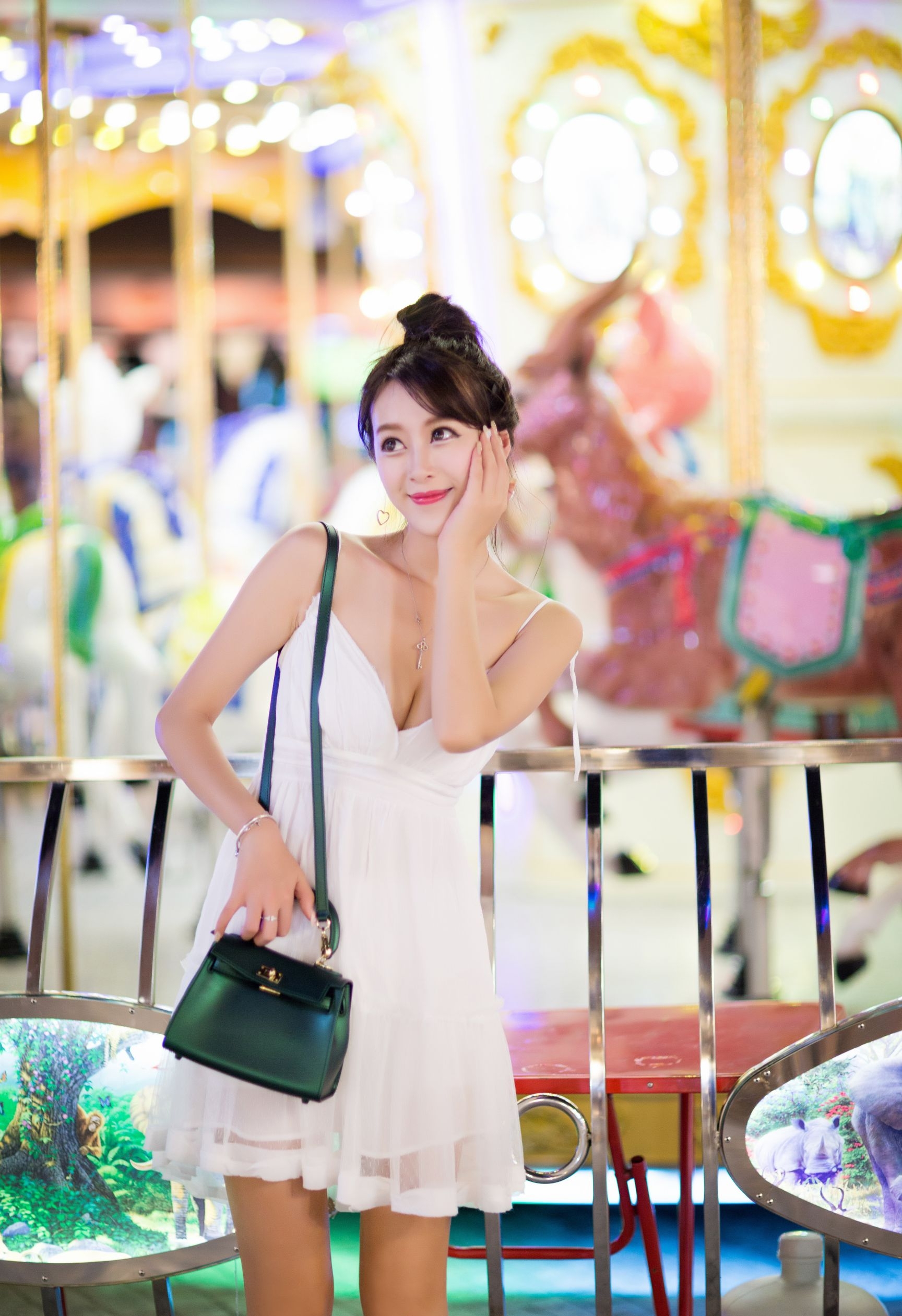 网红美女王曼妮性感旅拍写真图片图片