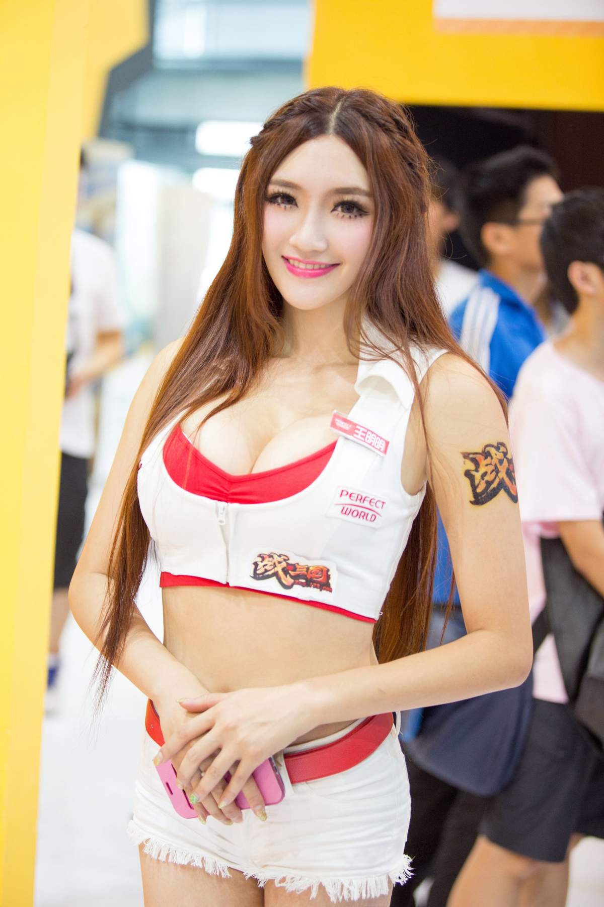 王明明图片