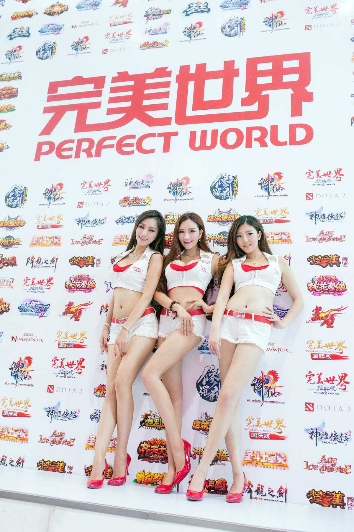 王明明图片