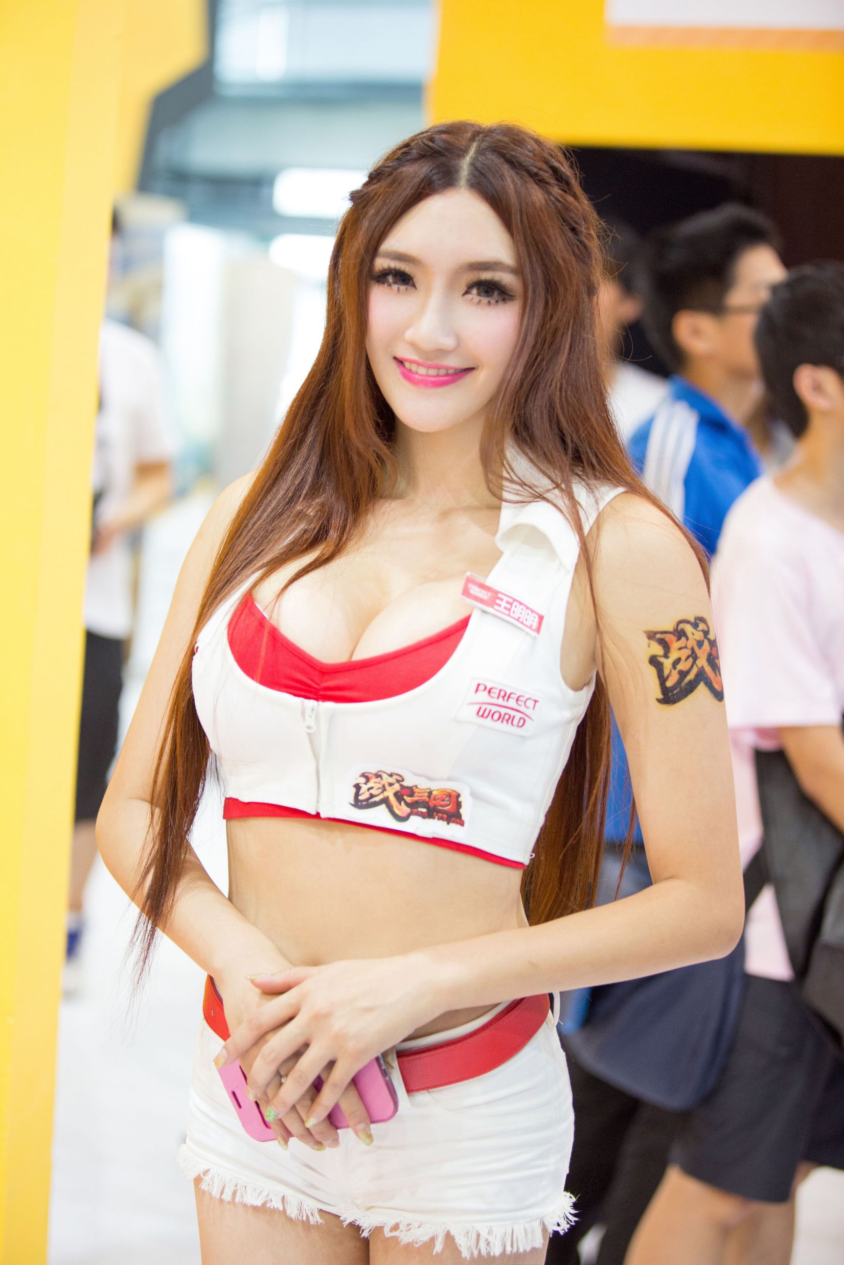 王明明图片