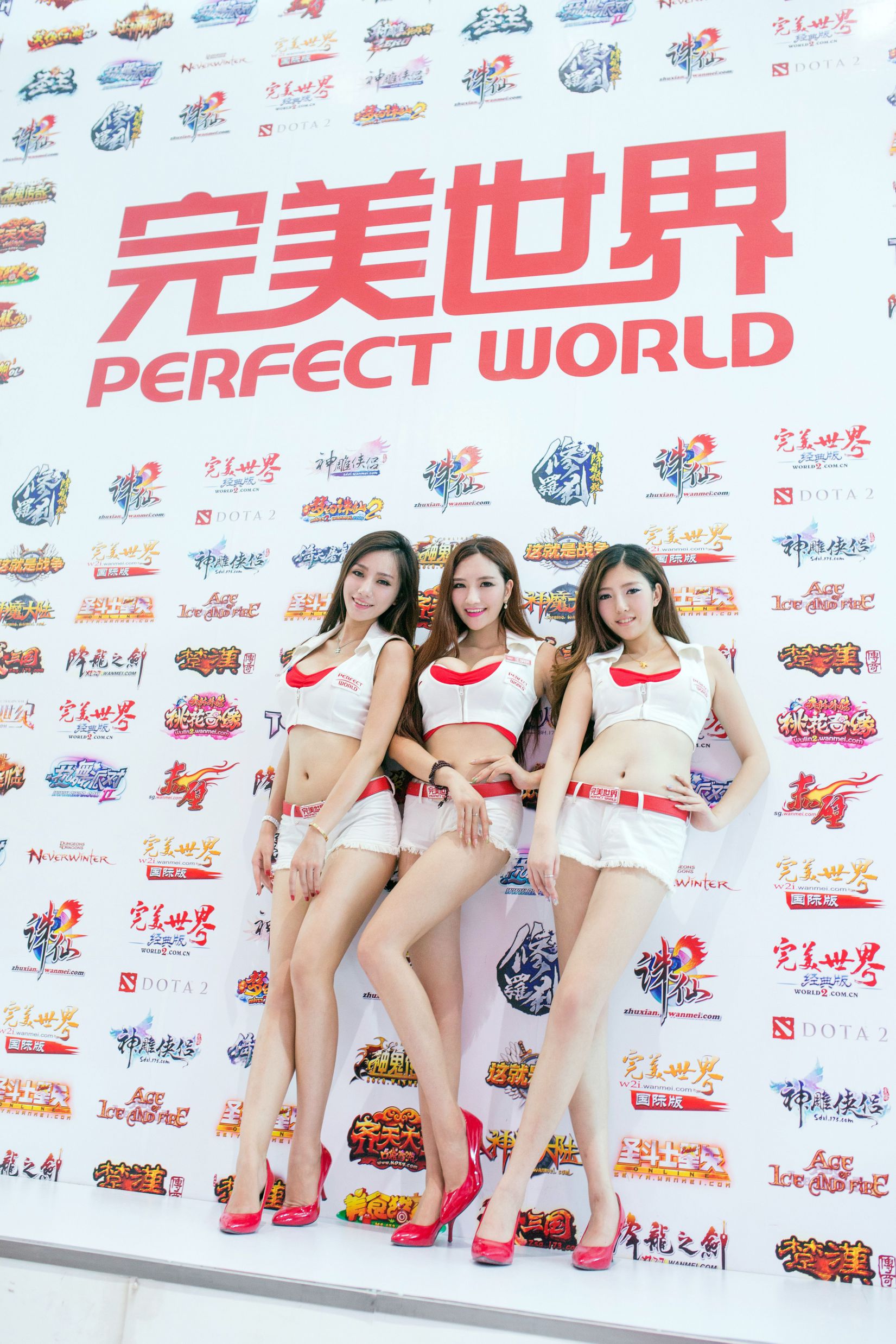 王明明图片