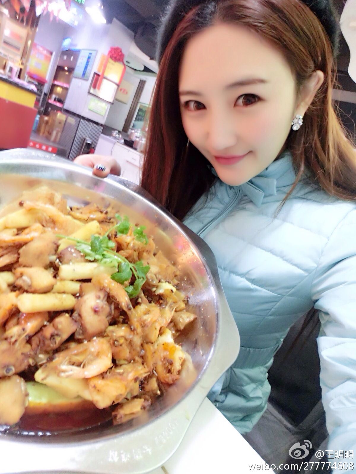 王明明图片