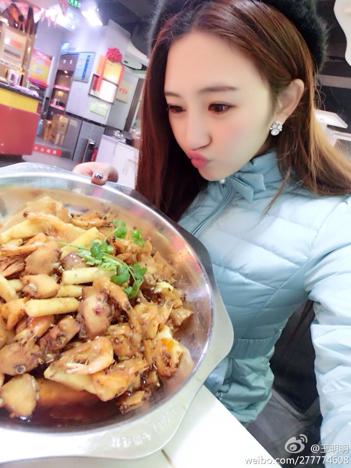 王明明图片