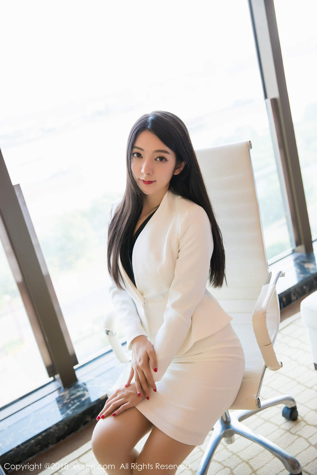 韩国第一美女火辣长发教师小热巴黑丝高跟嫩白身姿诱惑到极致内衣秀写真图片图片