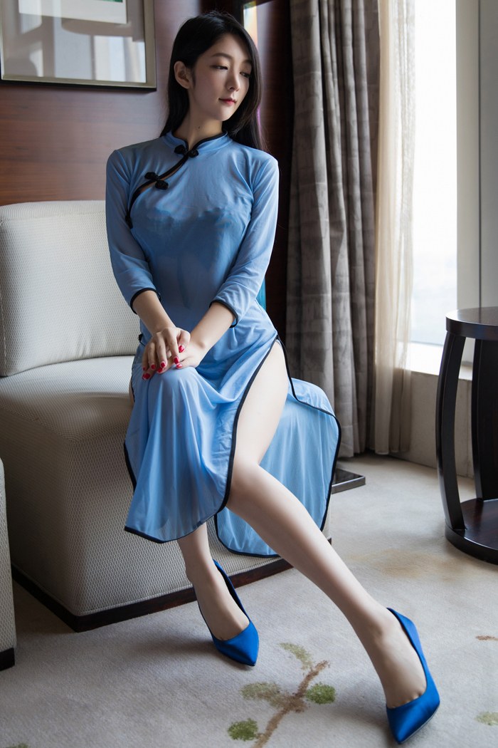 韩国第一美女火辣长发教师小热巴黑丝高跟嫩白身姿诱惑到极致内衣秀写真图片图片