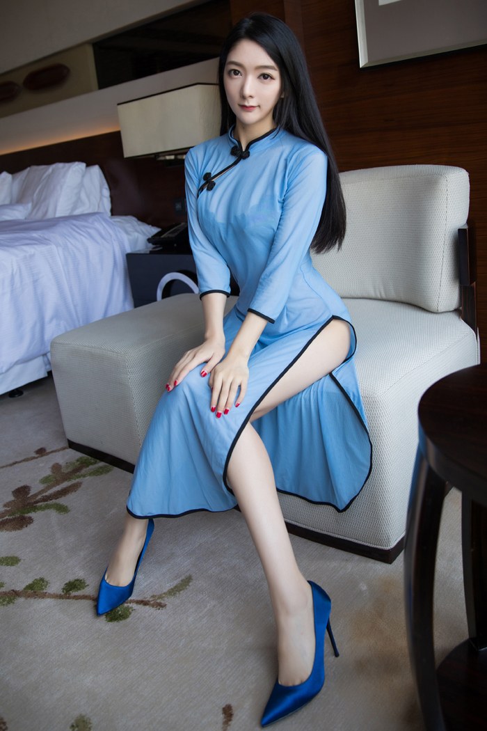 韩国第一美女火辣长发教师小热巴黑丝高跟嫩白身姿诱惑到极致内衣秀写真图片图片