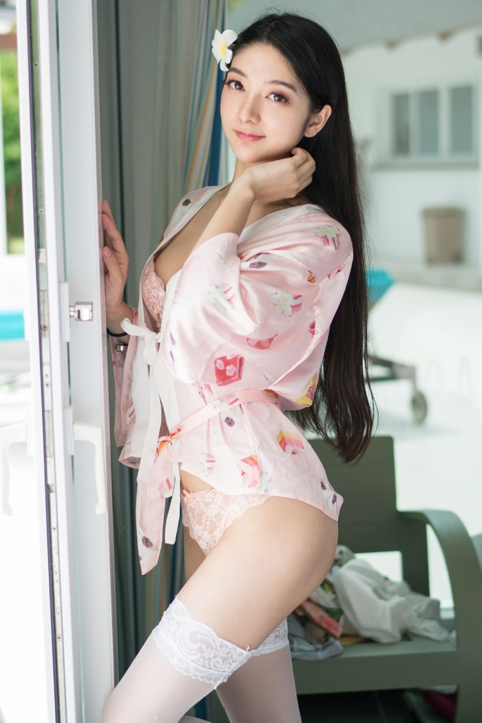韩国第一美女火辣长发教师小热巴黑丝高跟嫩白身姿诱惑到极致内衣秀写真图片图片