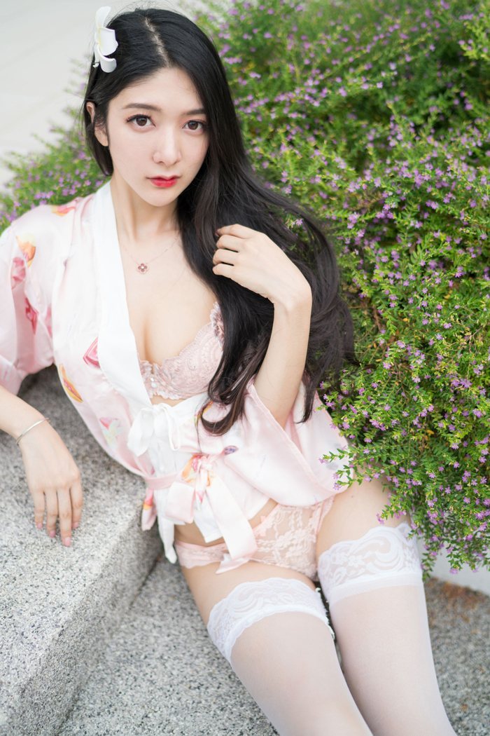 韩国第一美女火辣长发教师小热巴黑丝高跟嫩白身姿诱惑到极致内衣秀写真图片图片