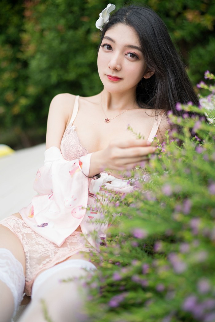 韩国第一美女火辣长发教师小热巴黑丝高跟嫩白身姿诱惑到极致内衣秀写真图片图片