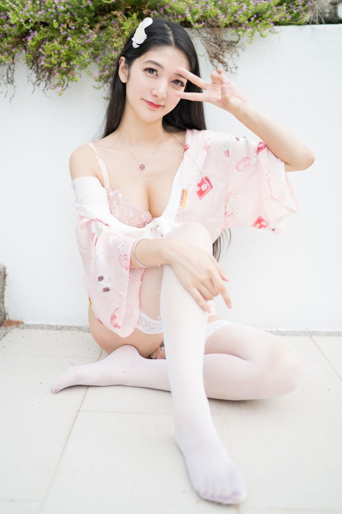 韩国第一美女火辣长发教师小热巴黑丝高跟嫩白身姿诱惑到极致内衣秀写真图片图片