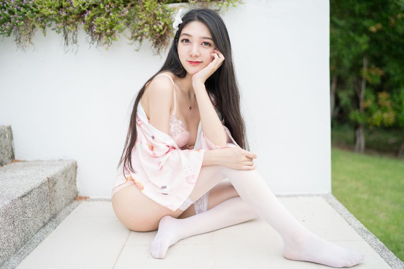 韩国第一美女火辣长发教师小热巴黑丝高跟嫩白身姿诱惑到极致内衣秀写真图片图片