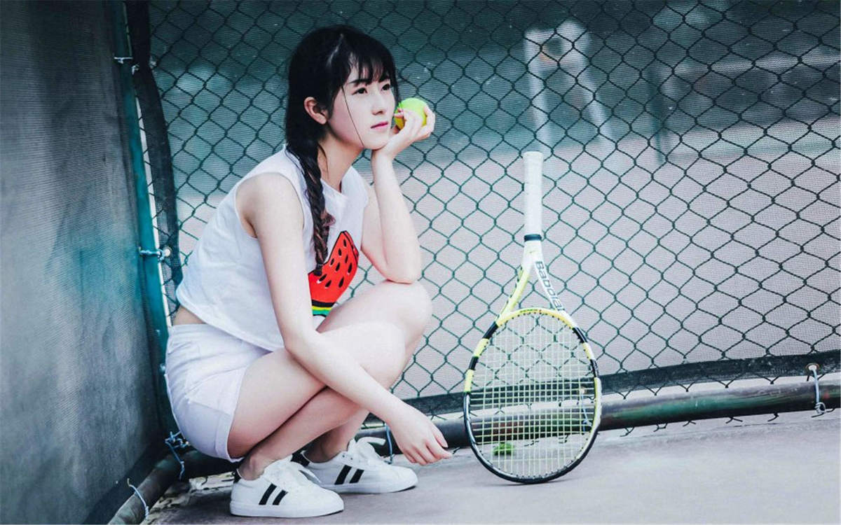 清纯网球美女俏皮写真手机壁纸下载_高清手机壁纸图片大全图片