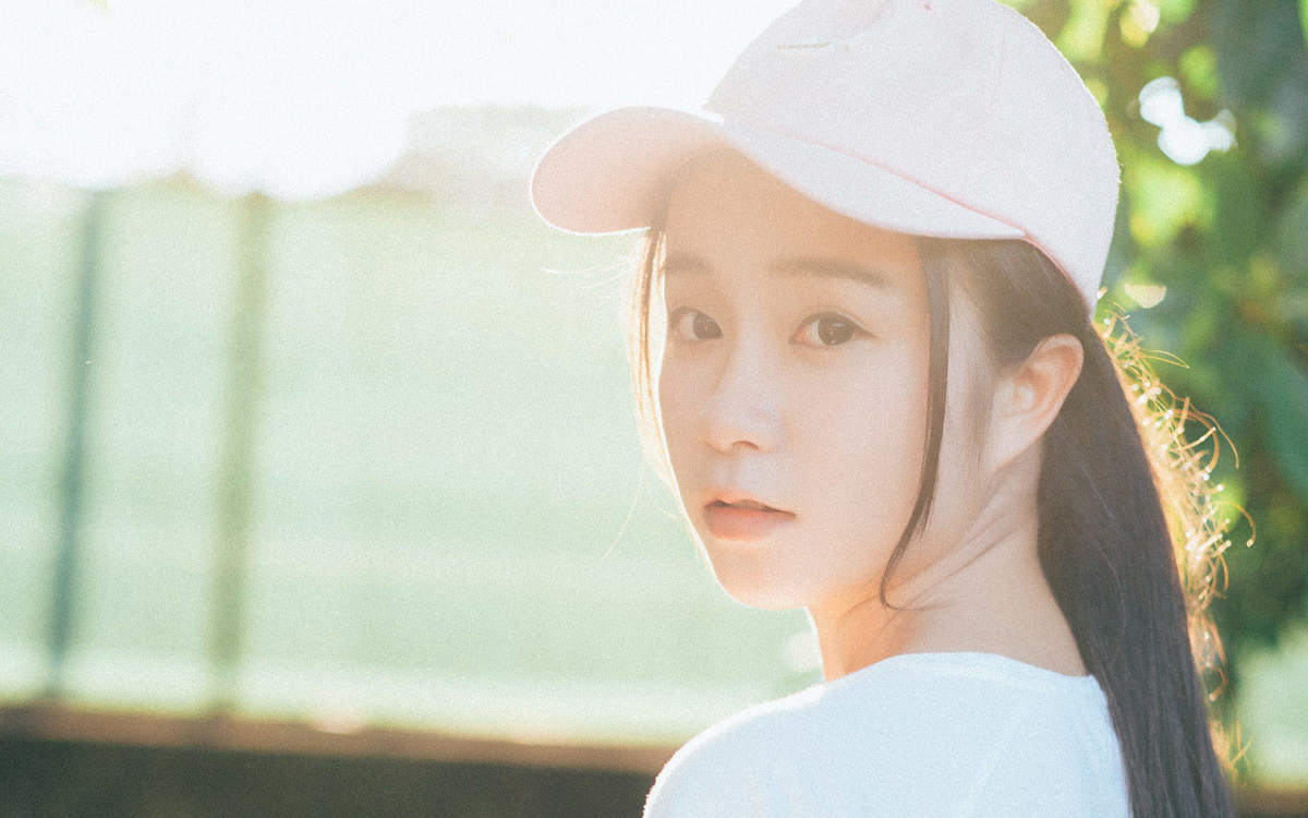 清纯网球美女俏皮写真手机壁纸下载_高清手机壁纸图片大全图片