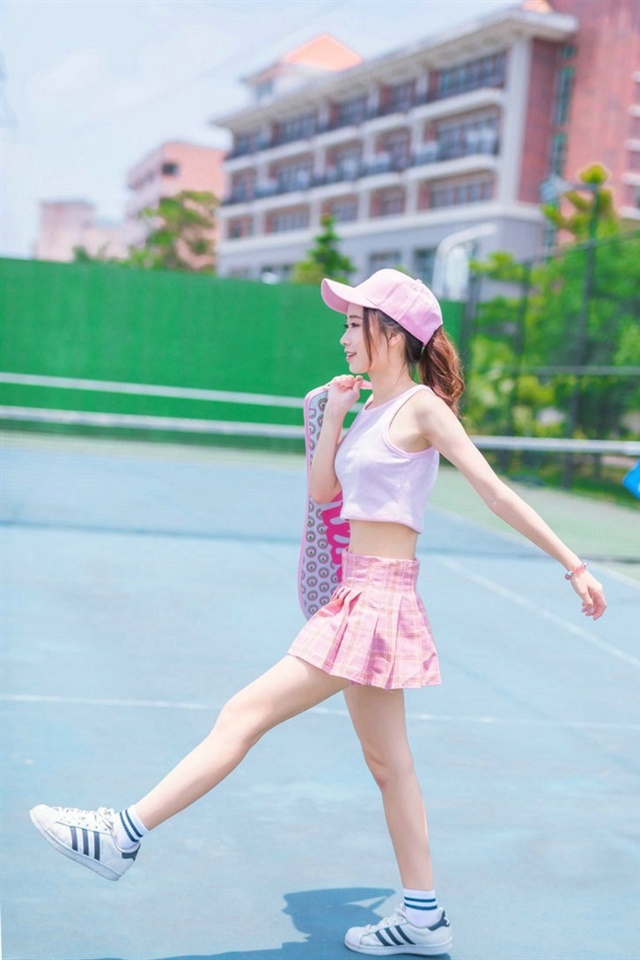 清纯网球美女俏皮写真手机壁纸下载_高清手机壁纸图片大全图片