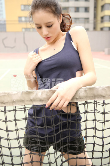 清纯网球美女俏皮写真手机壁纸下载_高清手机壁纸图片大全图片
