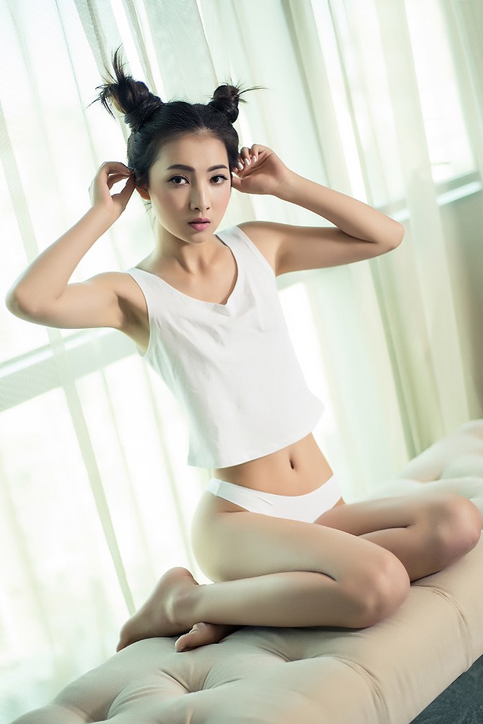 性感美女秘书袒胸露乳写真壁纸下载_高清手机壁纸图片大全图片