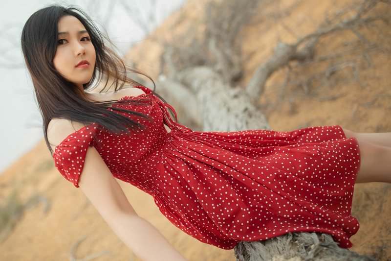 魅惑妲己snh48性感翘臀妖娆身姿令人陶醉黑色泳装别墅写真图片图片