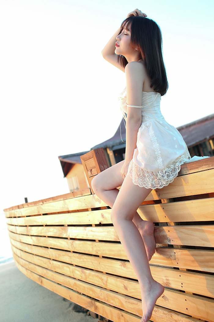 白色美女内衣展示尤物杨晨晨浴缸边卖弄风情撩人心魂写真壁纸图片