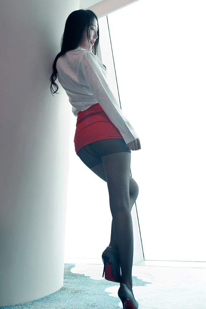 轻熟御姐玫瑰曲线爆满丰乳肥臀贺新春壁纸高清图写真图片图片